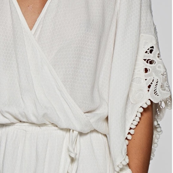 ๐ New Arrivals ! Laser Cut Embroidered Romper - Picture 3 of 7